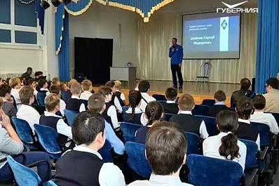 Форвард Крыльев Советов Сергей Корниленко встретился с воспитанниками школы-интерната