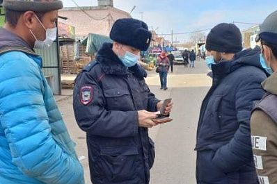 В Самаре прошли рейды на вещевом рынке и овощной базе