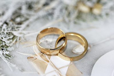 Хотела увести жениха: в Сызрани подруга невесты украла обручальное кольцо