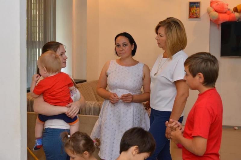 "Единая Россия" предложила развивать меры соцподдержки молодых семей