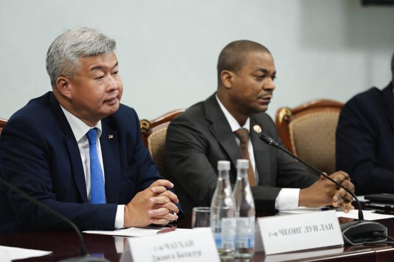 Потенциал сотрудничества: в Самаре Вячеслав Федорищев встретился с представителями иностранных дипмиссий в РФ