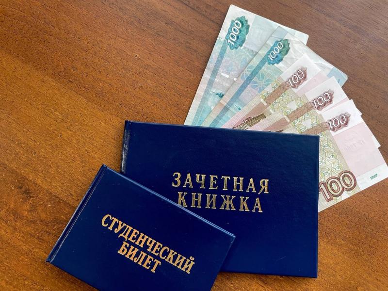 В Самарской области студенты перевели 172 тысячи рублей "за хорошие оценки"