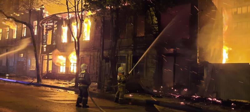 В центре Самары сгорели два многоквартирных дома на улице Арцыбушевской