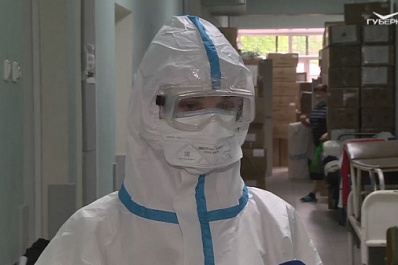 На любой размер: самарская фабрика сшила защитные костюмы для врачей ГБ № 4