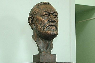 В Самарском театре драмы открыли бюст Вячеслава Гвоздкова