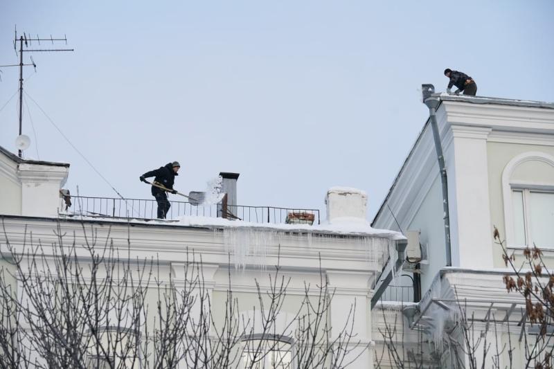 ГЖИ Самарской области проверяет качество очистки дворов и крыш домов от снега и наледи