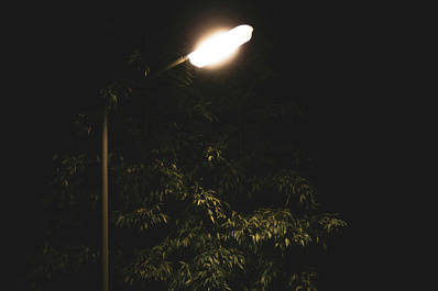 В Тольятти на бульваре Буденного обновили освещение