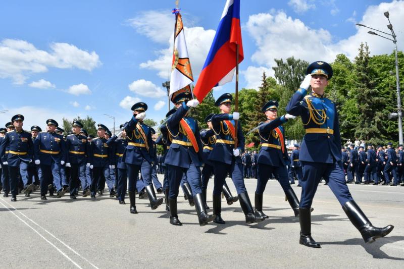 Сызранское высшее военное авиационное училище летчиков отмечает 85-летие