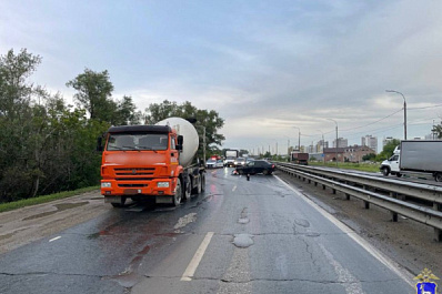 В Самарской области в ДТП с КамАЗом пострадали два человека в LADA Priora