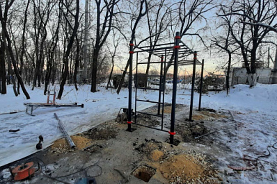 В Солдатском лесу Новокуйбышевска начали монтировать спортивную площадку 