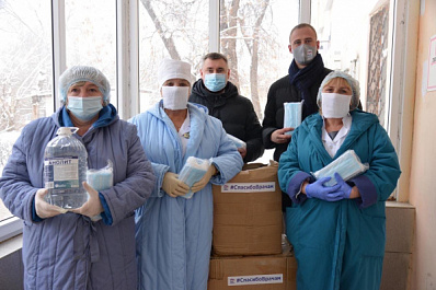 Волонтеры передали в самарскую больницу 7 тыс. масок и 250 литров антисептика   