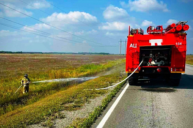 В Самарской области потушили очаги горения сухой травы