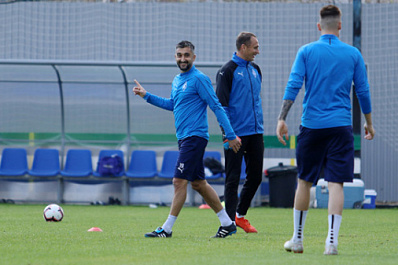 Александр Самедов готовится выйти на поле "Самара Арены" в матче против "Урала"