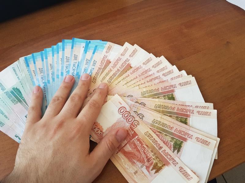 В Самарской области директор ЦКД фиктивно трудоустроил сына и выплатил ему более 1,4 млн рублей