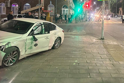 В Самарской области парень на "десятке" влетел в иномарку, а та - в пешехода