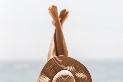 Эндокринолог назвала витамины для бронзового загара