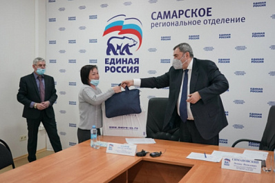 Жилищный вопрос, законодательные инициативы и компьютеры школьникам: Леонид Симановский провёл личный приём граждан