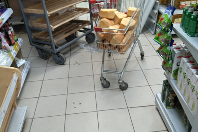 Условия хранения хлеба в супермаркете вызвали ужас у самарчанки