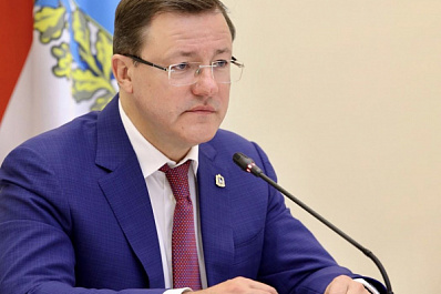 Губернатор Дмитрий Азаров поздравил жителей Самары и области с Днём Государственного флага