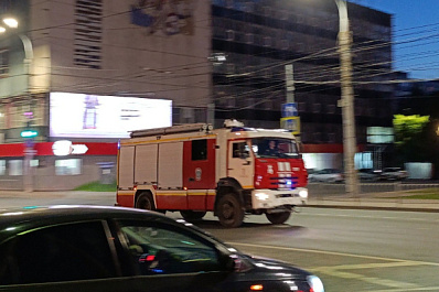 В Самаре 1 декабря вспыхнула грузовая "Газель" во дворе