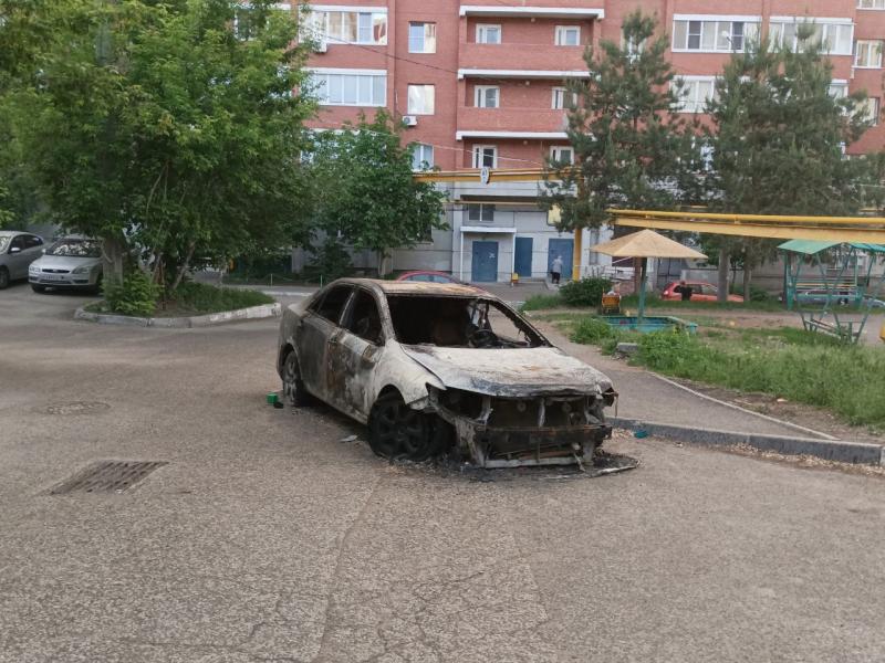 В Волгаре на улице Осетинской сгорела "Приора"