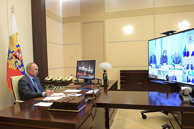 Владимир Путин: "Нам нужно сделать всё, чтобы сгладить пик заболеваемости"