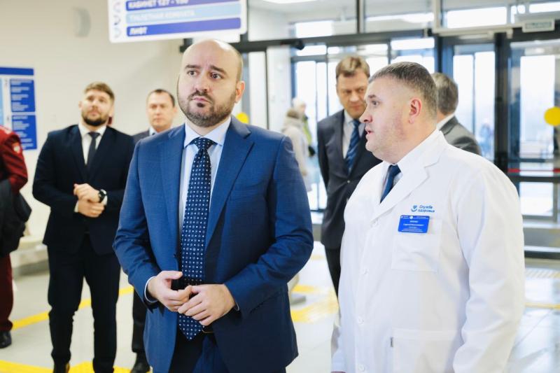 Вячеслав Федорищев оценил качество новой поликлиники в Смышляевке