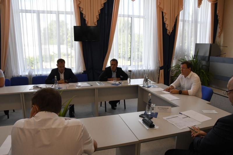 Губернатор Дмитрий Азаров провел в Красноярском районе выездное совещание, посвященное исполнению нацпроектов