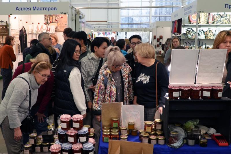 Самарские мастера представили свои изделия на Всероссийской выставке-ярмарке "Ладья. Зимняя сказка – 2025"