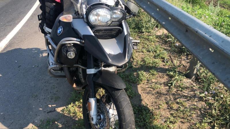 На трассе в Самарской области 24 июня мотоциклист врезался в барьер