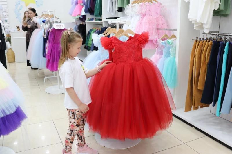 Самарские производители детской одежды открыли новое торговое пространство "Наши дети. Самарский продукт"