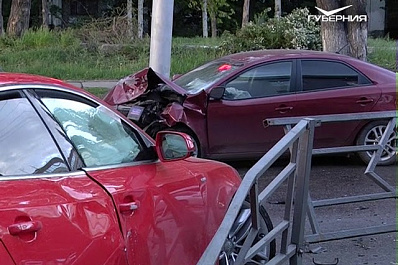 Отлетевшая от удара в ДТП Audi сбила двух пешеходов в Самаре