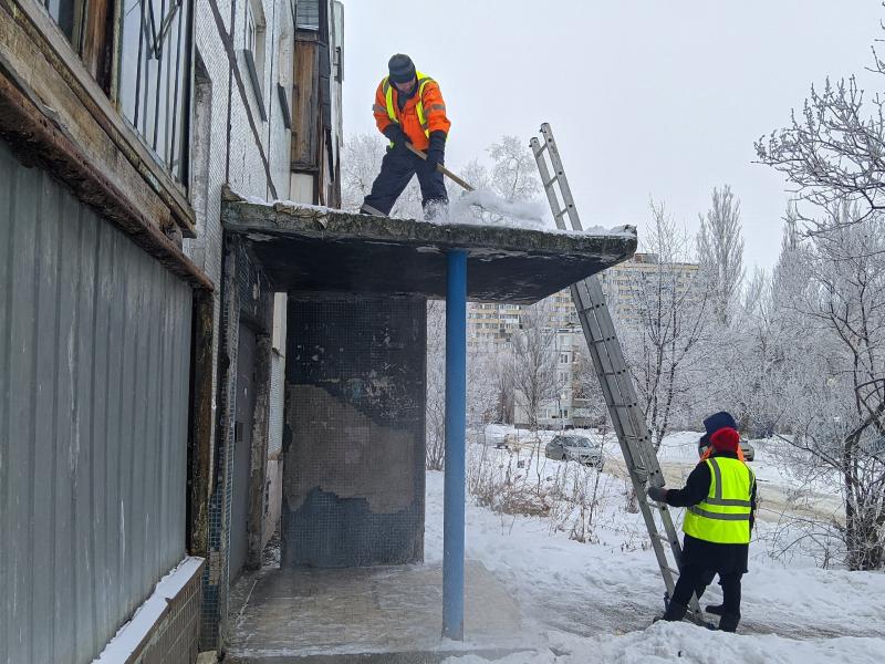 В Тольятти проконтролировали, как чистят снег и наледь в кварталах