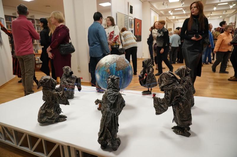 Сотня взглядов на пороки: в Самаре проходит художественная выставка "Семь смертных грехов"