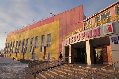 Губернатор Дмитрий Азаров осмотрел ФОК "Виктория" в Хворостянке