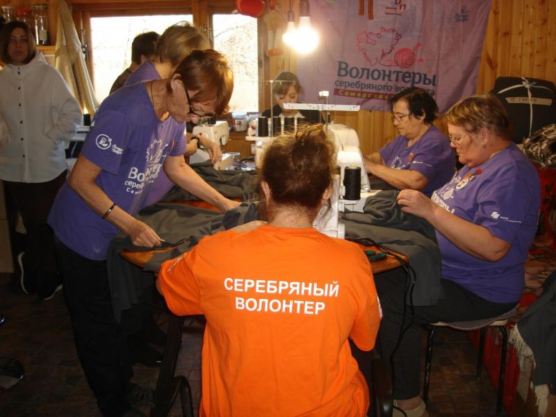 Активистки Тольятти и Ставропольского района объединились в деле изготовления теплой одежды для военнослужащих