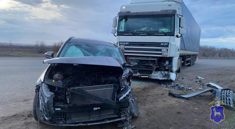 В Самарской области 8 апреля грузовик протаранил легковушку с тремя женщинами