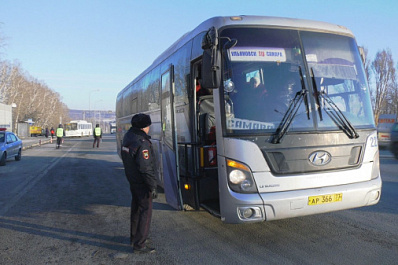 Сотрудники ГИБДД начали сплошную проверку пассажирского автотранспорта