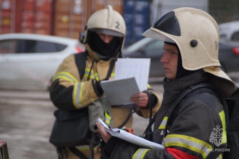 В Тольятти вечером 4 мая загорелся магазин