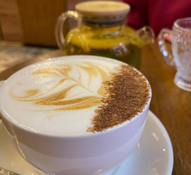 Врач объяснил, почему пить кофе с сахаром вредно