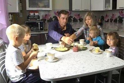 Многодетные семьи региона продолжают получать финансовую помощь