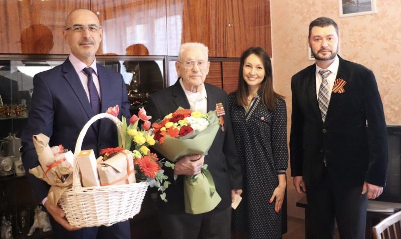 Самарскому ветерану Петру Богомолову вручили медаль к 80-летию Победы в Великой Отечественной войне