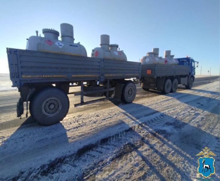 В Самарской области "Гранта" выехала на встречку и попала под большегруз