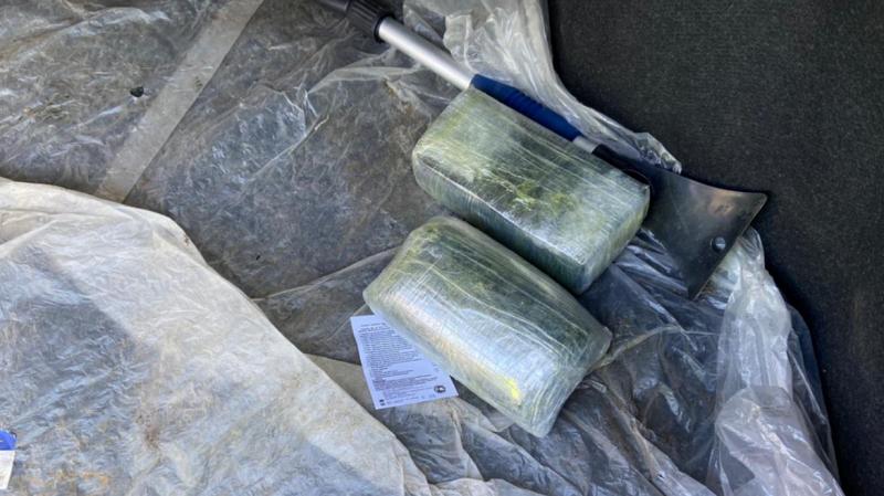 Под Тольятти полицейские задержали нервного иностранца с 2 кг героина