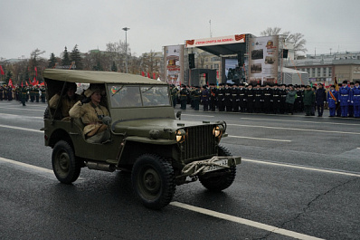 Иностранные делегаты форума "Россия – спортивная держава" посетили Парад Памяти в Самаре