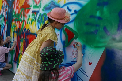 Дмитрий Азаров: в этом году в регионе отдохнут на 20 тысяч детей больше - всего 124 тысячи