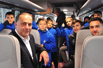 Игроки и главный тренер Крыльев Советов встретились с болельщиками