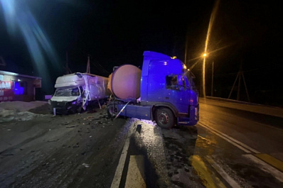 На трассе М5 в Самарской области Volvo столкнулся с грузовиком