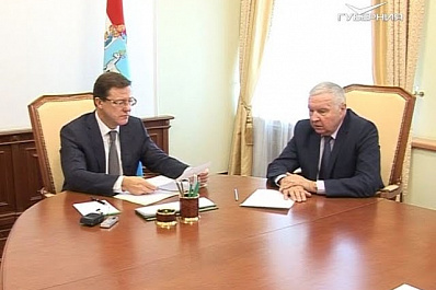 Дмитрий Азаров и Виктор Сойфер обсудили формирование рабочей группы по мерам соцподдержки