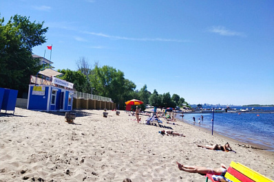 На пляже Барбошиной поляны в Самаре отдыхающие нашли тело утонувшего мужчины